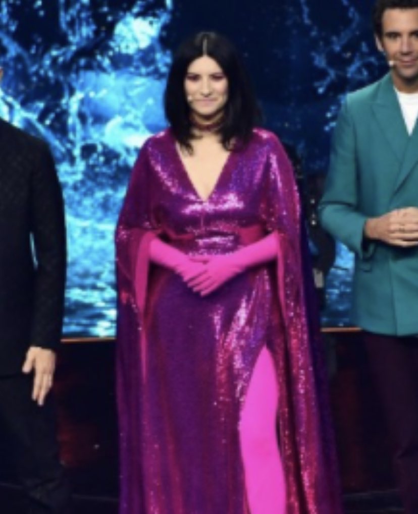 cinna4monroll's tweet photo. laura pausini vestita da strega varana regina del belpaese
#Eurovision2022 https://t.co/yOJEIAtx8q