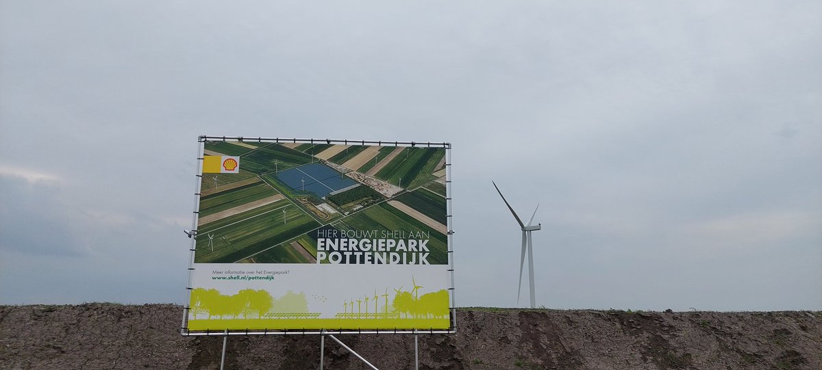 SimonHoekstra's tweet photo. @LennertGoemans vanavond zag ik dat de 1e van 14 #Nordex windturbines van #energiepark #Pottendijk van @Shell_Nederland al staat. De 2e toren is bijna gereed (vandaag winddag), #VolkerWind is al ver met de wegen en fundamenten; #zonnepark #SolarVolta schiet ook al op https://t.co/C00lNRsmmy