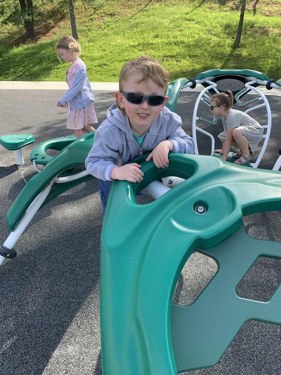 MPreschoolers's tweet photo. Sunglasses Day! 😎 #abccountdown #misstaylorsclass #endofyear #gozeps #littlezeps #ovescworking4u https://t.co/Xh0cXJYuO6