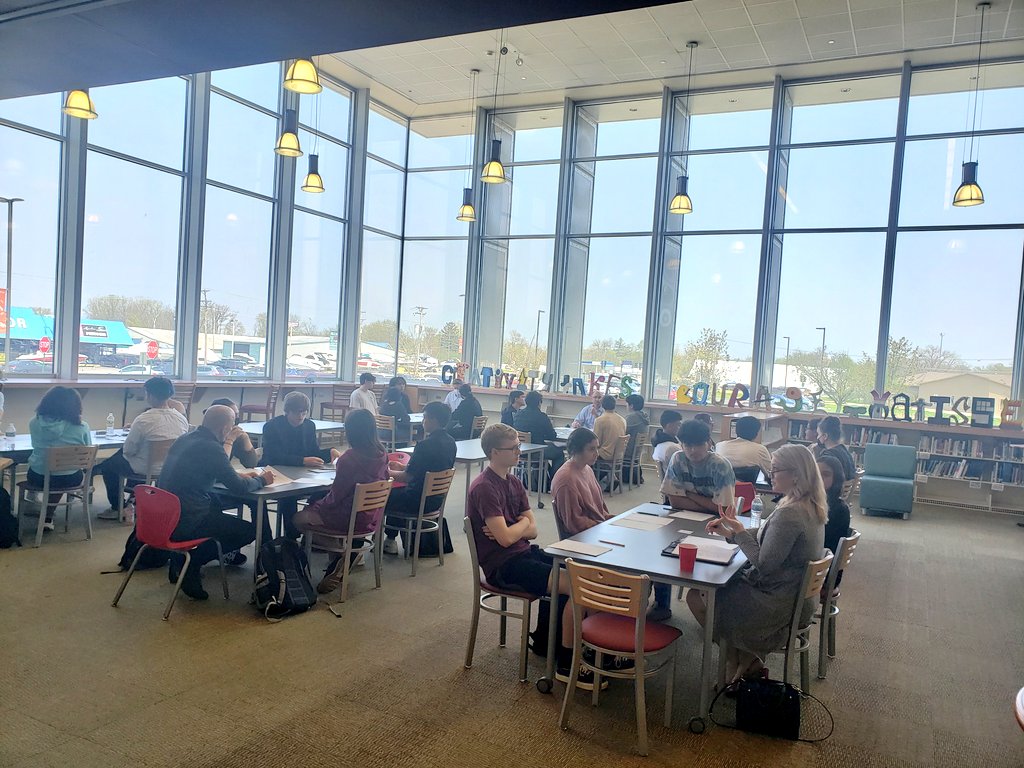 MsEmmyEveDiana's tweet photo. The year is winding down, but the Adv. Eng. 11 students are still in it! Today we had the priviledge of working with GCHS administrators & local business owners to practice interviews.
Were we nervous? Yes! Did we rock it? Yes! #iseeyoubulldog #grantmindset #proudteachermoments https://t.co/01PrveLE4c