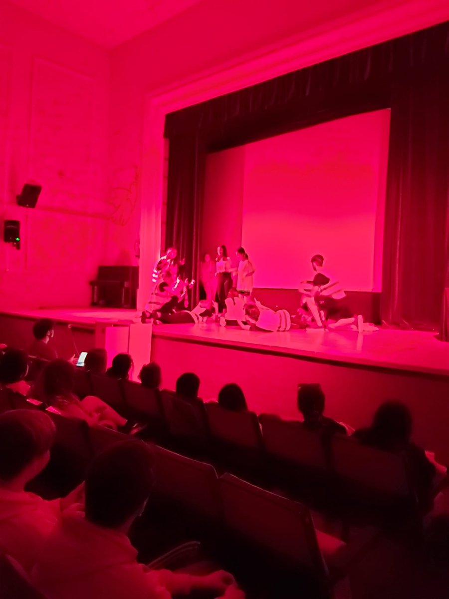 ErnestoMartinMz's tweet photo. #DIVERSO en el IES Jorge Juan #teatrealesaules ¡Muchísimas gracias por vuestra acogida! https://t.co/sMgJgrCjQT