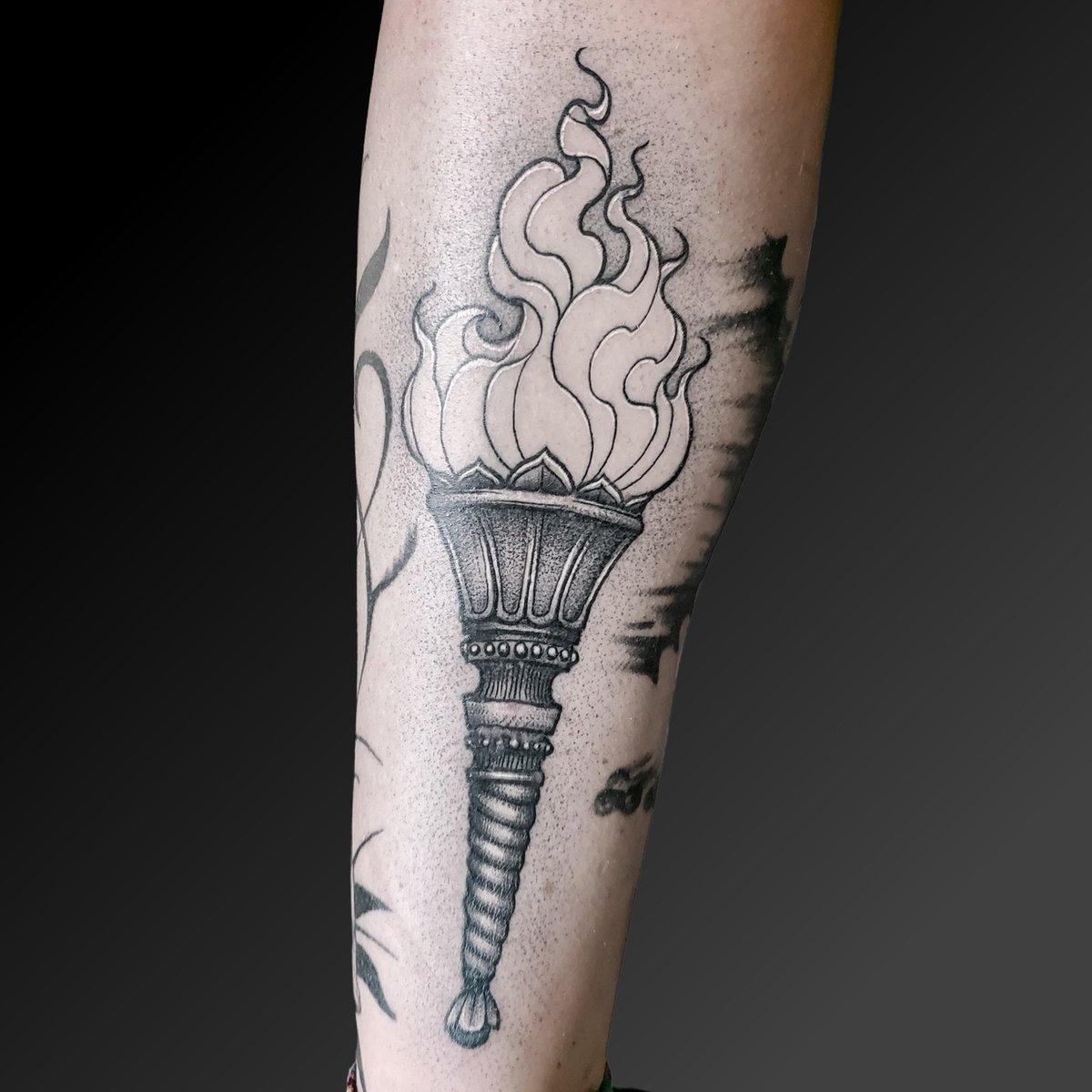 arickreesetat2's tweet photo. I fit this torch right between some other pieces on her calf!⁣
https://t.co/tvwsr1rRgO

📸 https://t.co/RQg7VKiJIG via https://t.co/9stbxh6GQC https://t.co/BXWrkLqBGt