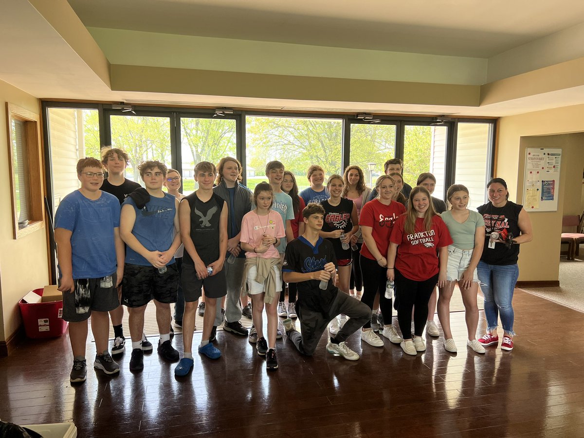 bryang44's tweet photo. 22 students cleaning Madison Christian Church on this beautiful day! #FJSHSDayofService @FranktonEagles @CDietzer https://t.co/HAnycG617n