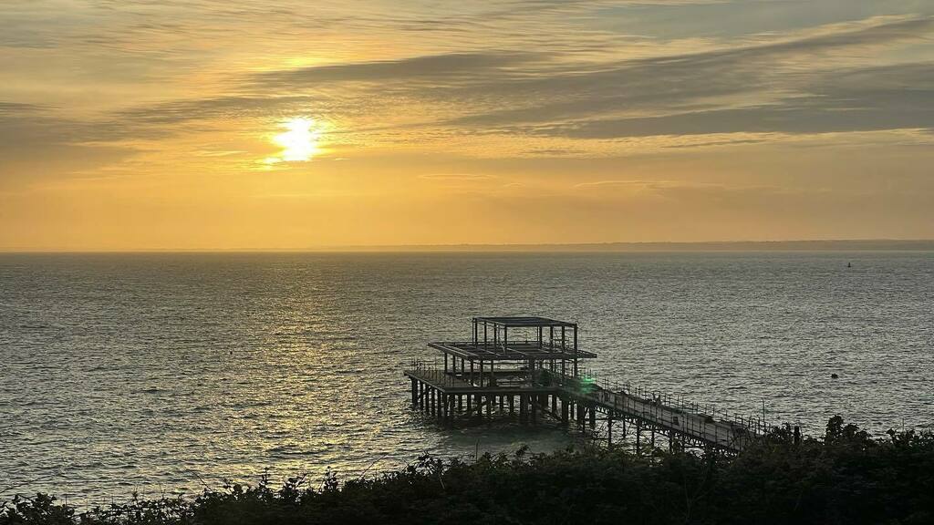 mjnewham's tweet photo. Nice little walk from #Totland to #Colwell and back. #iow #isleofwight #pureislandhappiness https://t.co/WdyTUerNtJ https://t.co/11qcsVDyw9