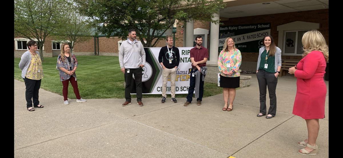 SR_Raiders's tweet photo. Our STEM Team enjoyed talking with @SecJennerIN about the process of becoming STEM Certified. This group did an incredible amount of work to lead SRES to achieving this goal. Thanks for coming to celebrate with us, Dr. Jenner! #STEMCertified #RaiderPide @EducateIN https://t.co/brO1dCGywy