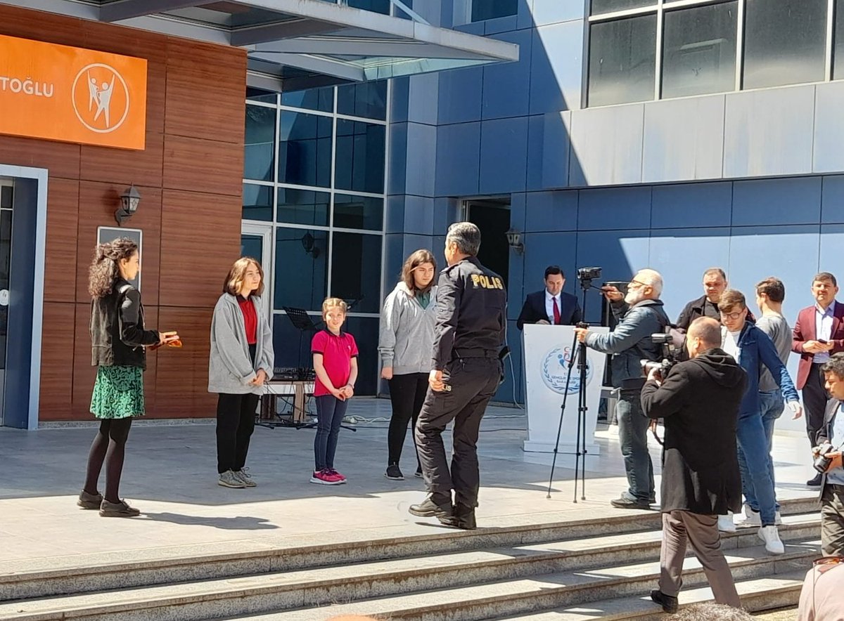 10-16 Mayis Engelliler Haftasi kapsamında <a href="/bafra_mem/">Bafra İlçe Millî Eğitim Müdürlüğü</a> tarafindan düzenlenen şiir yarışmasında 3.olan öğrencimiz Ayşe Melek Dursun'u tebrik ederiz
<a href="/BafraSehit/">Bafra Fevzi Çakmak İlkokulu</a>