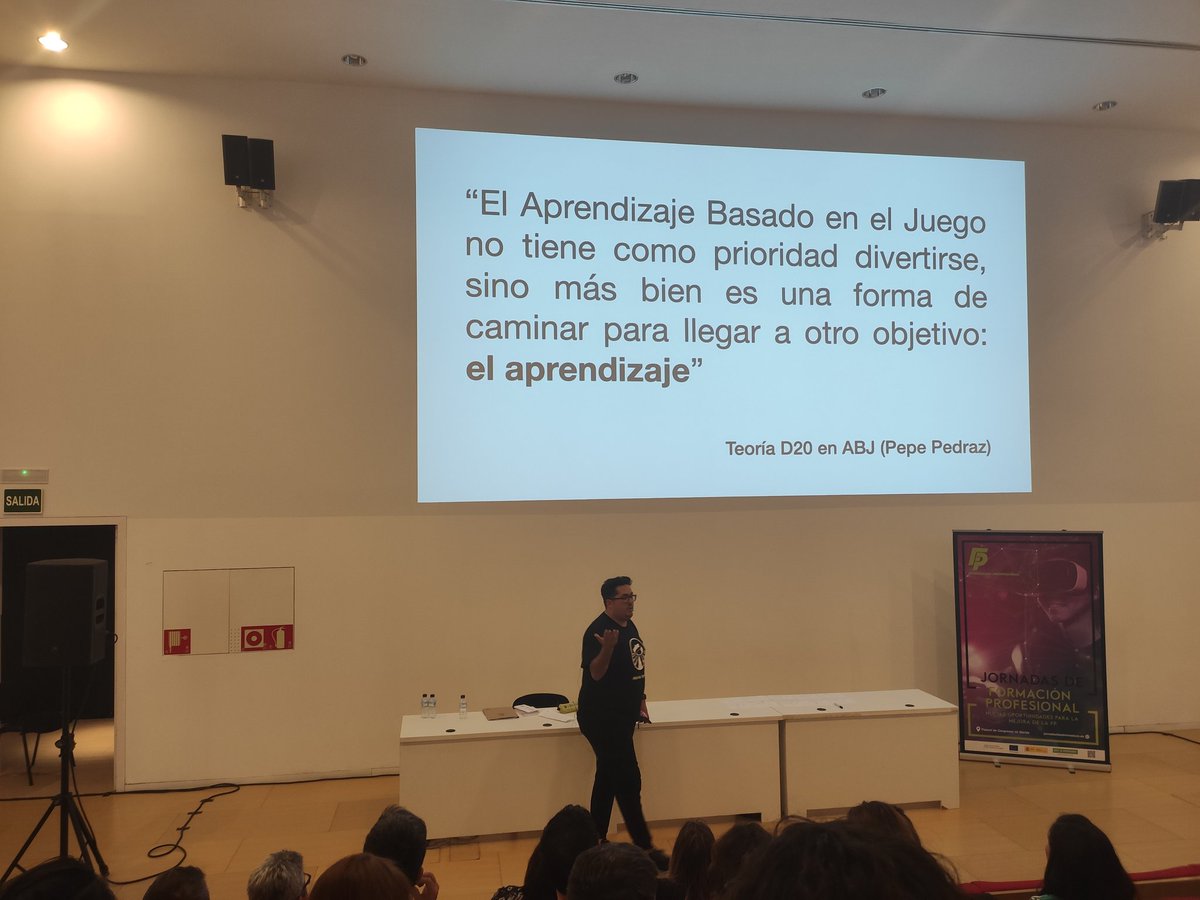 anasjim's tweet photo. Magnífico taller sobre gamificación impartido por @AlbertoPTFP. #JornadaFPEX #FPvisible #MéridaXpress #GamificaFP https://t.co/Por3sU20h6