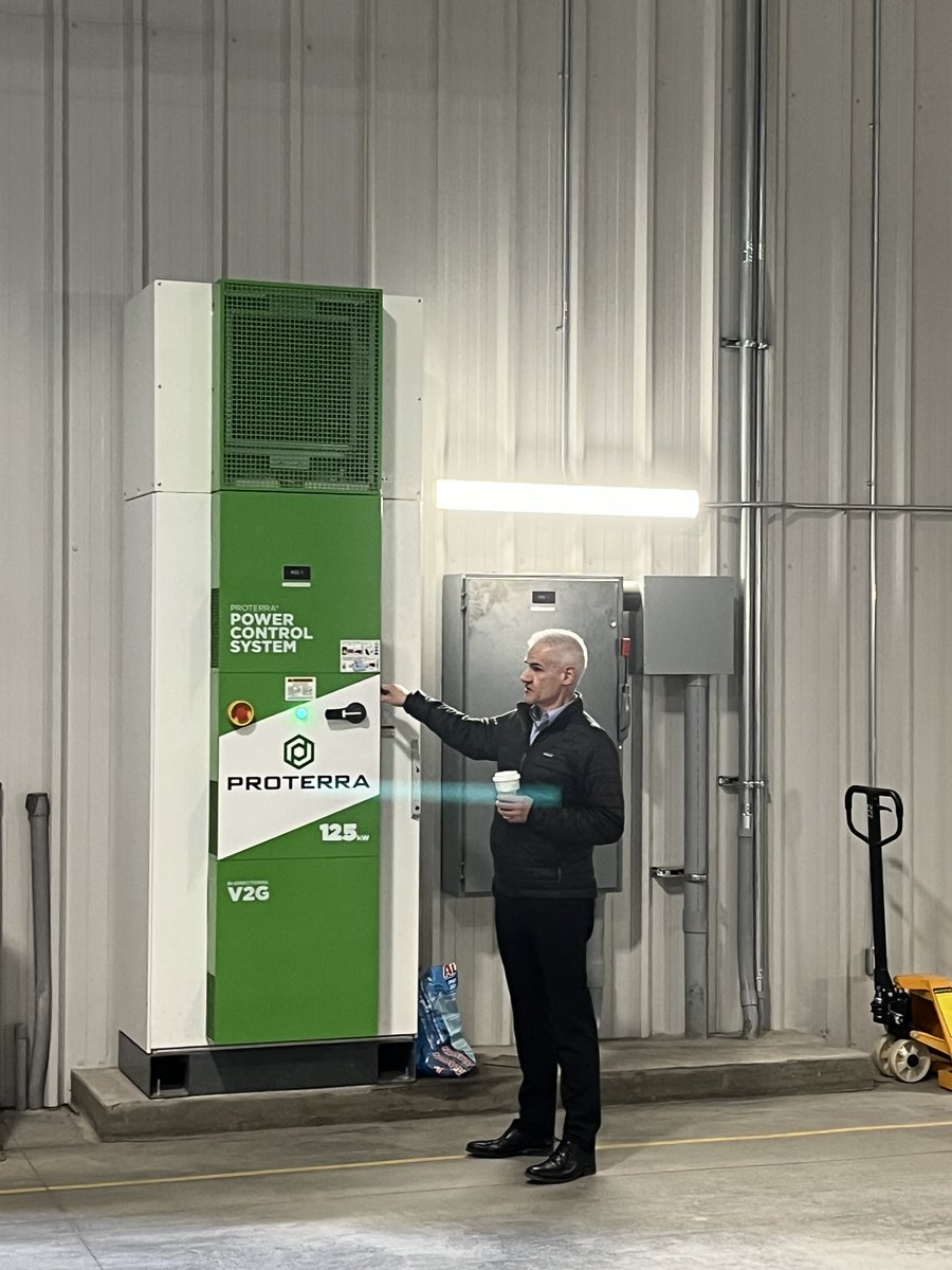 canadiantransit's tweet photo. Great tour of the electric bus facility in Banff operated by @roamtransit for the CUTA Prairie & Territories chapter meeting in #Banff #Alberta.
#ZeroEmissionBus #CDNtransit #ABtransit https://t.co/xI2oeRxhbp