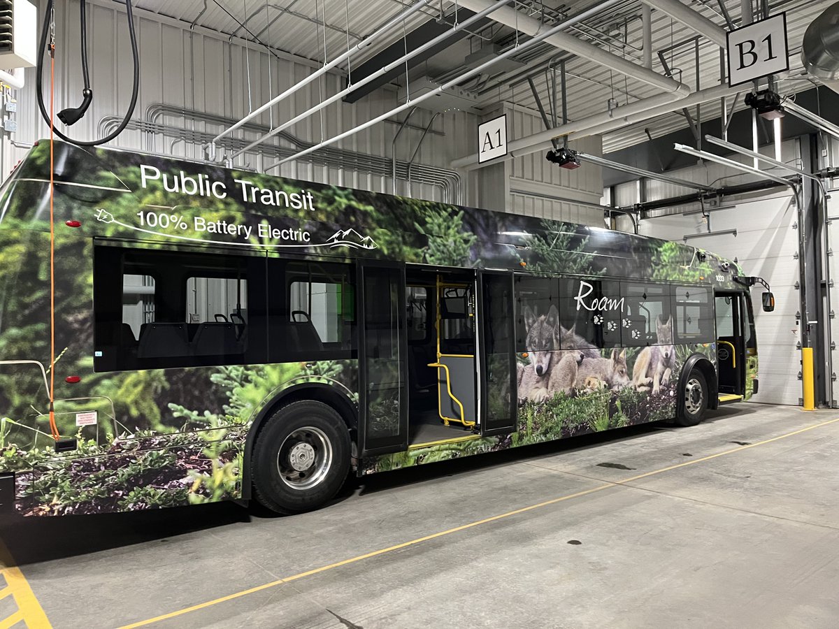 canadiantransit's tweet photo. Great tour of the electric bus facility in Banff operated by @roamtransit for the CUTA Prairie & Territories chapter meeting in #Banff #Alberta.
#ZeroEmissionBus #CDNtransit #ABtransit https://t.co/xI2oeRxhbp