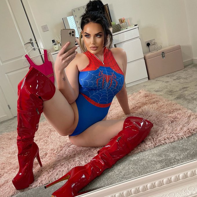 Who&rsquo;s your favourite superheroine? 😜 https://t.co/ARtn6dEJtE<a href="/tag/rubber"class="tags"><span>#rubber</span></a><a href="/tag/rt"class="tags"><span>#rt</span></a><a href="/tag/pvc"class="tags"><span>#pvc</span></a><a href="/tag/rubberslave"class="tags"><span>#rubberslave</span></a><a href="/tag/shinyleggings%20"class="tags"><span>#shinyleggings </span></a>