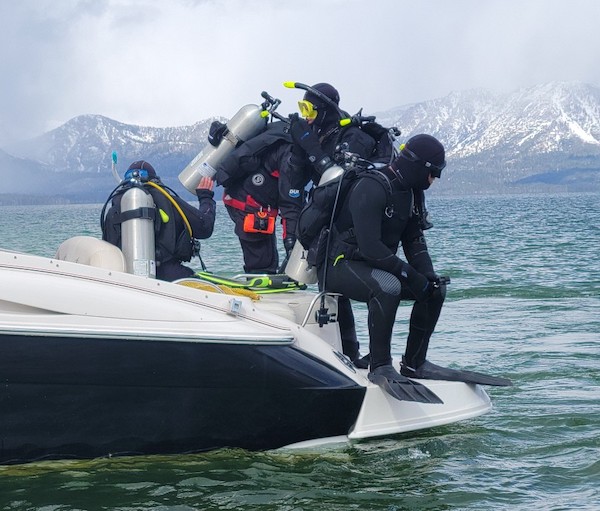 SouthTahoeNow's tweet photo. They Did It! #CleanUpTheLake finishes 72 miles of #LakeTahoe shoreline. Over 25k lbs of trash collected in 81 dive days in almost 1 year. "We need to do better" in creating better products and keeping trash out of environment. @tahoefund @TahoeAgency https://t.co/cWy1K3n3Wd https://t.co/HjpWMKqqKE