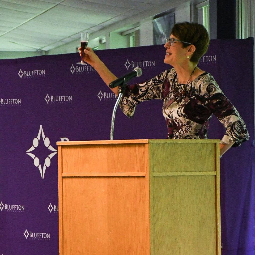 BlufftonUPres's tweet photo. a new tradition: The Senior Toast. Glasses of sparkling grape juice were raised in honor of graduates as they transition from club members to engaged citizens, from athletes to community leaders, and from students to alumni! https://t.co/3ME02eQ3XI