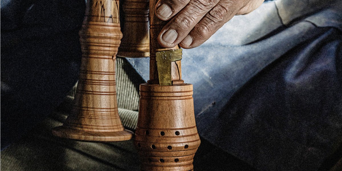 "Les transhumàncies d'en Donato s’allargaven al voltant d’un mes per trajecte i el seu salari no era més que 1kg de sal i 1 litre d’oli cada mes, més un quilo de pa diari."

📷 Giuseppe Nucci
✒ <a href="/marcobozzer/">Marco Bozzer</a>

#transhumancia #tratturi #arrels #italia #origen #monquetorna