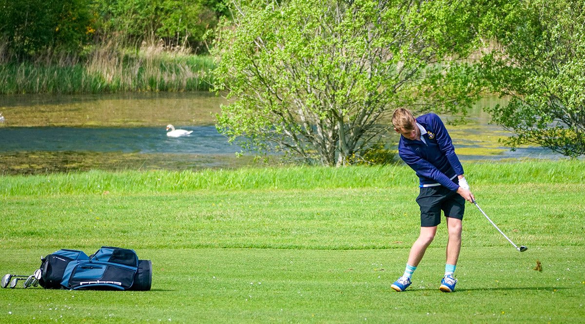 strath_sport's tweet photo. Congratulations to @simpson_house on winning the senior boys Inter-House golf competition, which was played on the Strathallan golf course today 👏⛳️🏆 https://t.co/jZg2Q94EZD