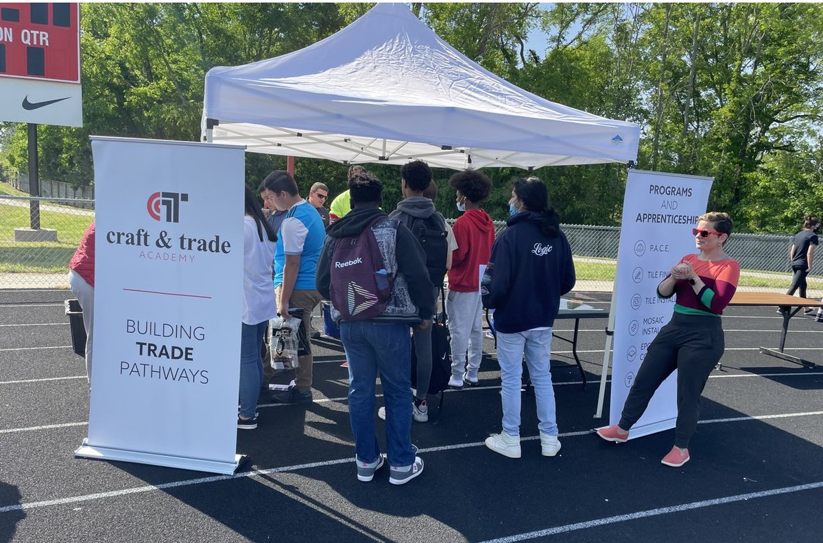 Ed_ChangeAgent's tweet photo. CMS Olympic High School Scholars participated in an outside Career Exploration Palooza on their track/football field! Way to go Career Dev Coordinator (CDC) Towonder Sain and CTE school staff!! #SunnyDayforCareerOpportunities #CreativeApproach #EngagedStudents #CMSCTE @CTEforNC https://t.co/bCSgvPvCQ4