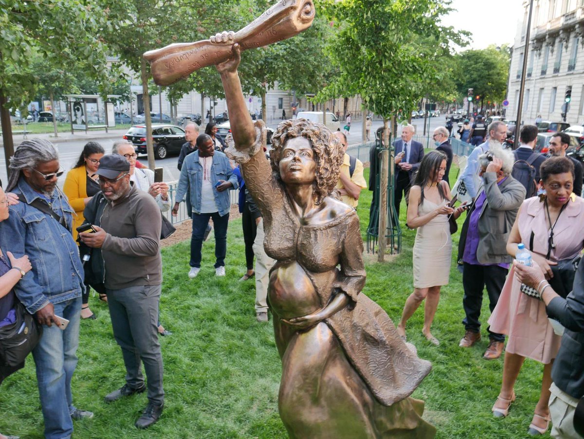 outremers360's tweet photo. Inauguration à #Paris de la statue d'une figure guadeloupéenne de la lutte contre l'#esclavage, la #MulatresseSolitude

➡️ Elle est située dans le jardin portant déjà son nom, inauguré en septembre 2020, dans le XVIIe arrondissement de Paris.  

➡️https://t.co/ic4hLfWekE https://t.co/140s9K04jj