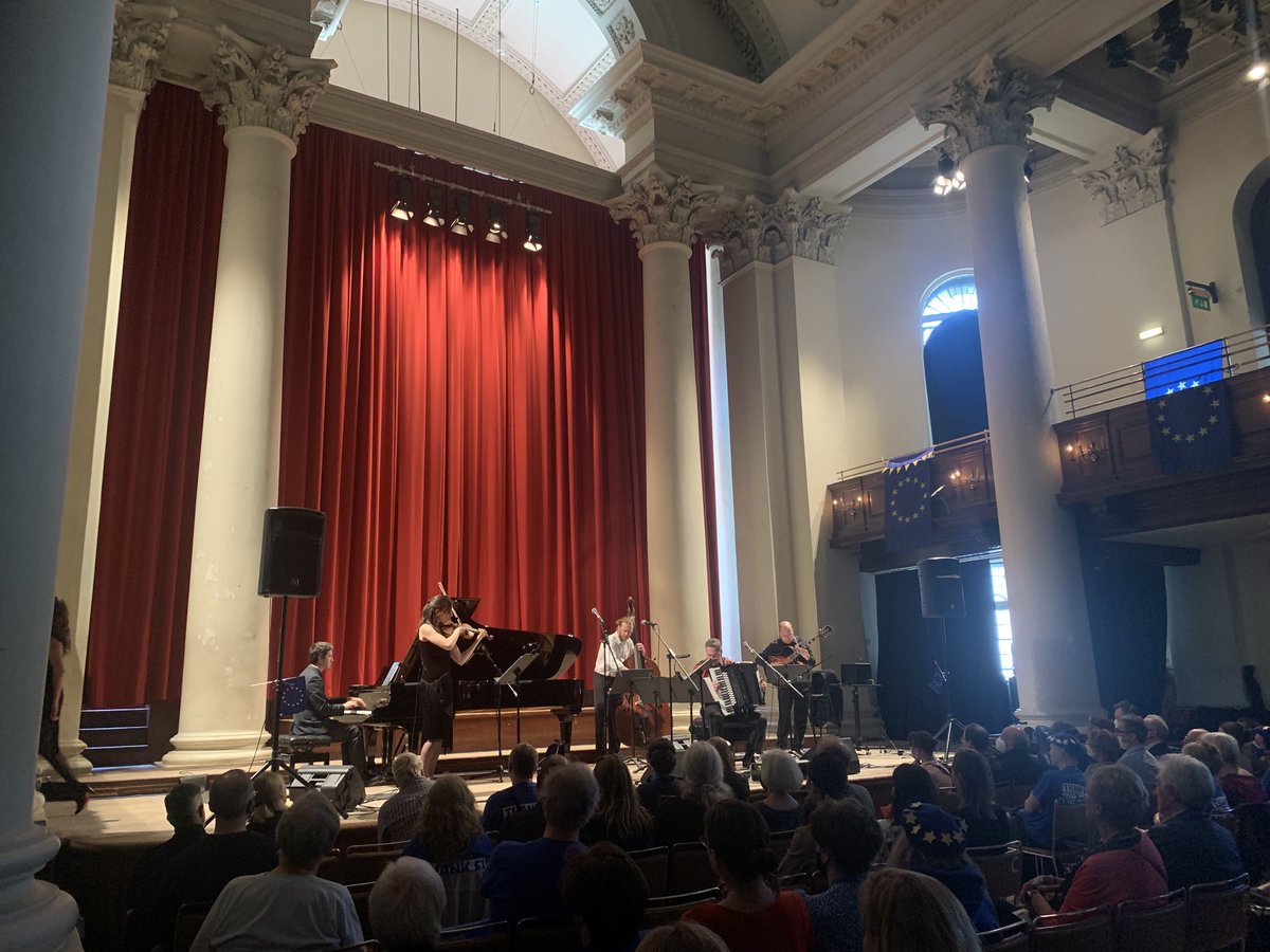 FranchiLiza's tweet photo. Wonderful Sunday afternoon attending ⁦@RomanoEnsemble⁩ talented musicians ⁦@romanoviazzani⁩ London Tango for Europe Day ⁦@FranchiSeedsUK⁩ great speech Paolo @EUflagmafia⁩ @EUFlagsTeam⁩ @StJohnsSmithSq⁩ #EuropeDay #Tango #LiveMusic https://t.co/dVTULJzB6f