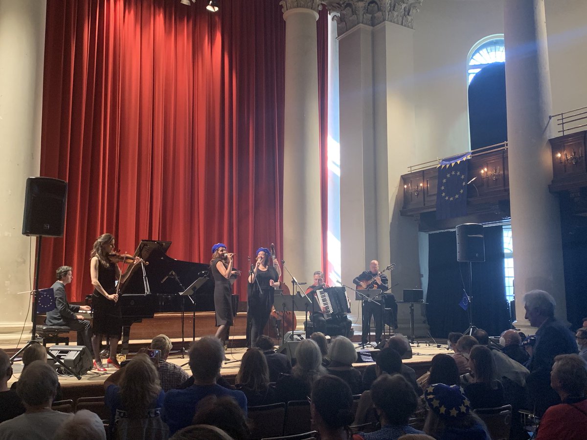 FranchiLiza's tweet photo. Wonderful Sunday afternoon attending ⁦@RomanoEnsemble⁩ talented musicians ⁦@romanoviazzani⁩ London Tango for Europe Day ⁦@FranchiSeedsUK⁩ great speech Paolo @EUflagmafia⁩ @EUFlagsTeam⁩ @StJohnsSmithSq⁩ #EuropeDay #Tango #LiveMusic https://t.co/dVTULJzB6f