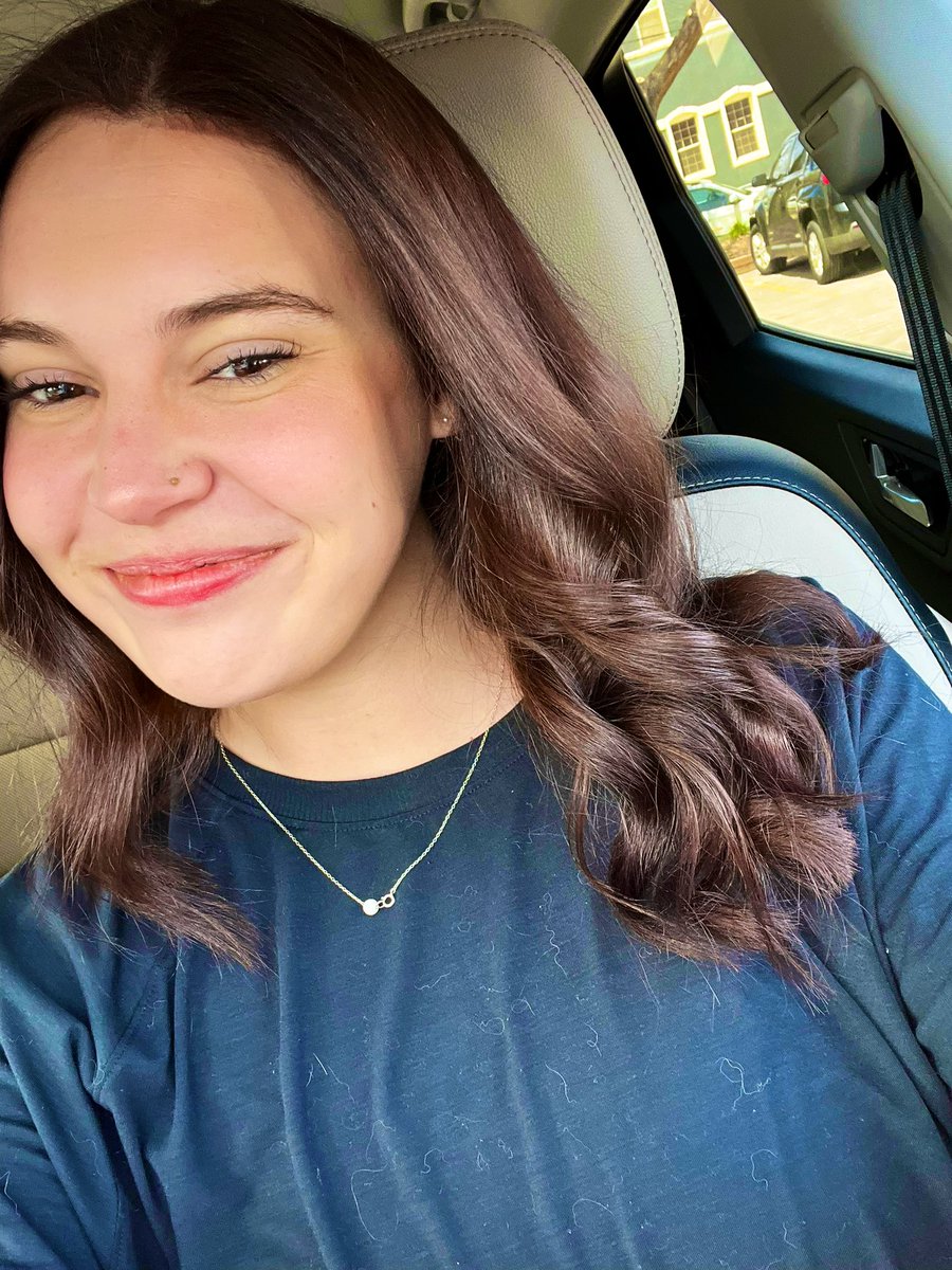 Just a lil brunette girl 🤩