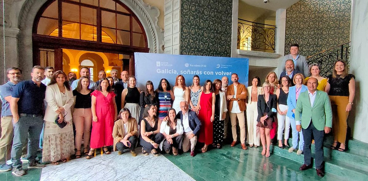 Clúster de Turismo (@clustergalicia) on Twitter photo ✈️ Galicia y Canarias ya están un poco más cerca. Lo está haciendo posible el Clúster y los 30 empresarios del sector turístico gallego que han viajado hasta las islas para participar en dos workshops con profesionales locales organizados con la colaboración de <a href="/Turgalicia/">Turismo de Galicia</a>.⬇️ ✈️ Galicia y Canarias ya están un poco más cerca. Lo está haciendo posible el Clúster y los 30 empresarios del sector turístico gallego que han viajado hasta las islas para participar en dos workshops con profesionales locales organizados con la colaboración de <a href="/Turgalicia/">Turismo de Galicia</a>.⬇️