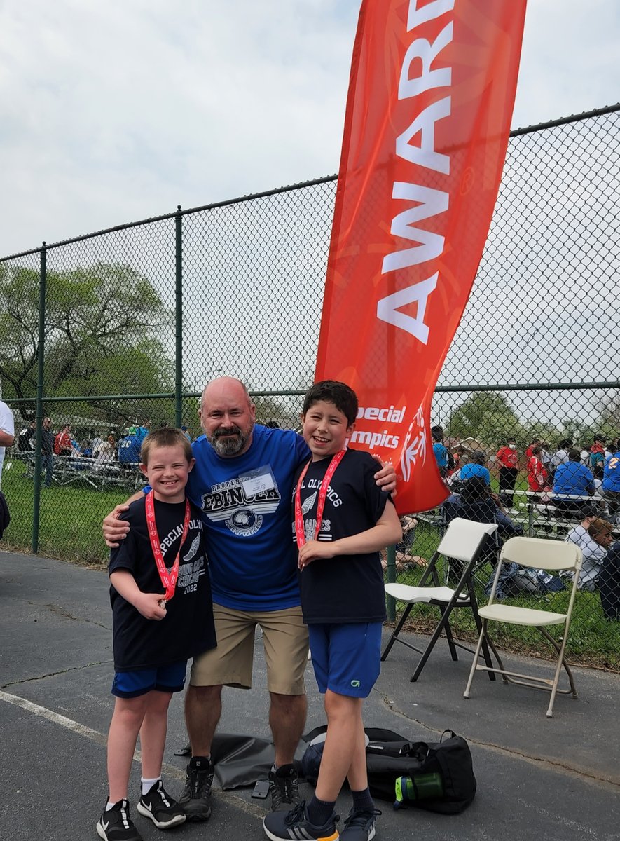 ʎǝɔɐ˥ dıןıɥԀ tweet media