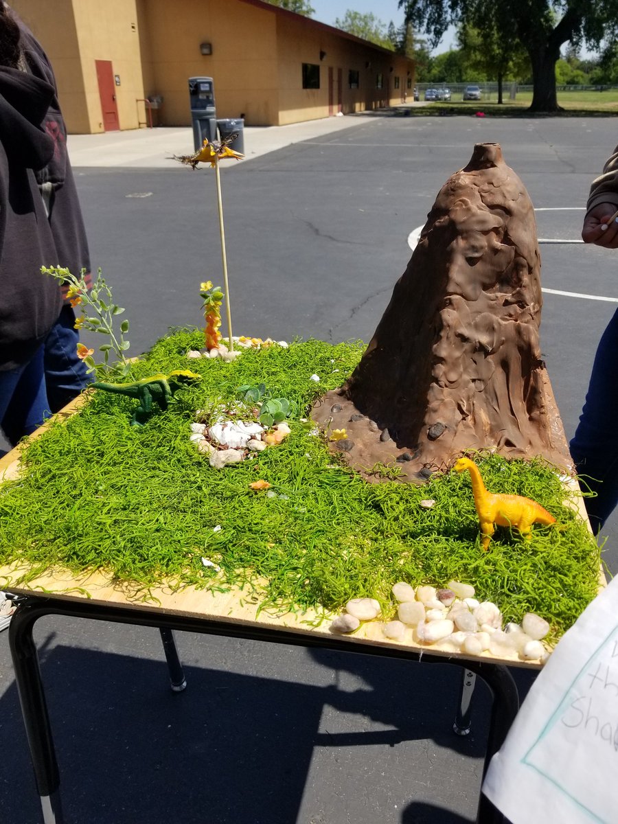 WagnerHolt's tweet photo. Our 6th graders present their volcano projects to their 3rd grade buddies.
#OrcasStriveforAchievement
#CrossAgeBuddies
#CaringSchoolCommunity
@lodiusd https://t.co/jtthGmM9H5