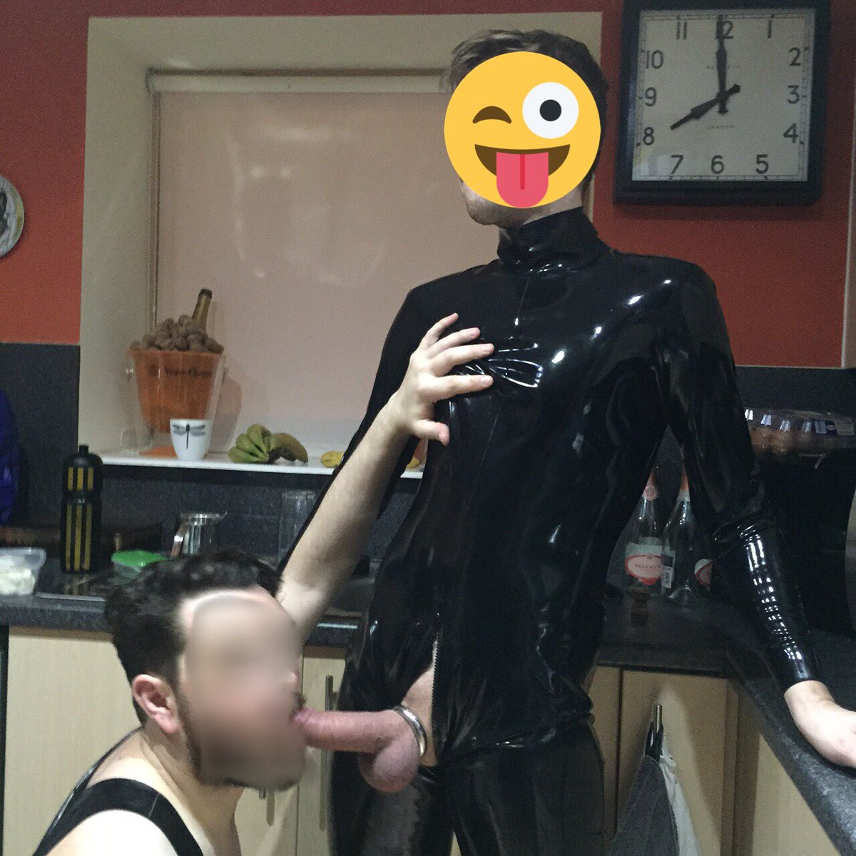 rubberjon84's tweet photo. Getting blown #rubberfun #gay #kink #welhorny https://t.co/RhKMscWkWn
