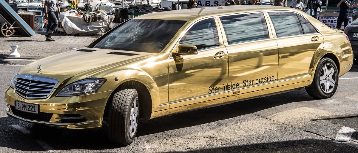 UltimativCars's tweet photo. And the story continues: @CoolCarCrafts is n°221.

When in 2012 the 65th "#Festival de #Cannes" started, promoter #MercedesBenz came up in-style w/ a Golden fleet, which incl. next to a CLS &amp; G-Class, two #SClasses/#SKlasse [#W221]:
a regular one &amp; a #Pullman-version.

#GOLD FTW https://t.co/tCkKQ7VzBx