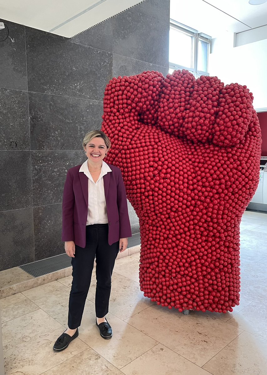 Viyana'da CHP Avusturya Federasyonumuzun düzenlediği söyleşide yol arkadaşlarımızla iktidar programımızı konuştuk. Sendikalarla çalışma yaşamının yeni döneminde emeğin haklarının korunması konusunda toplantılar yaptık. Sosyal ve ekonomik hakların korunduğu bir geleceği kuracağız!