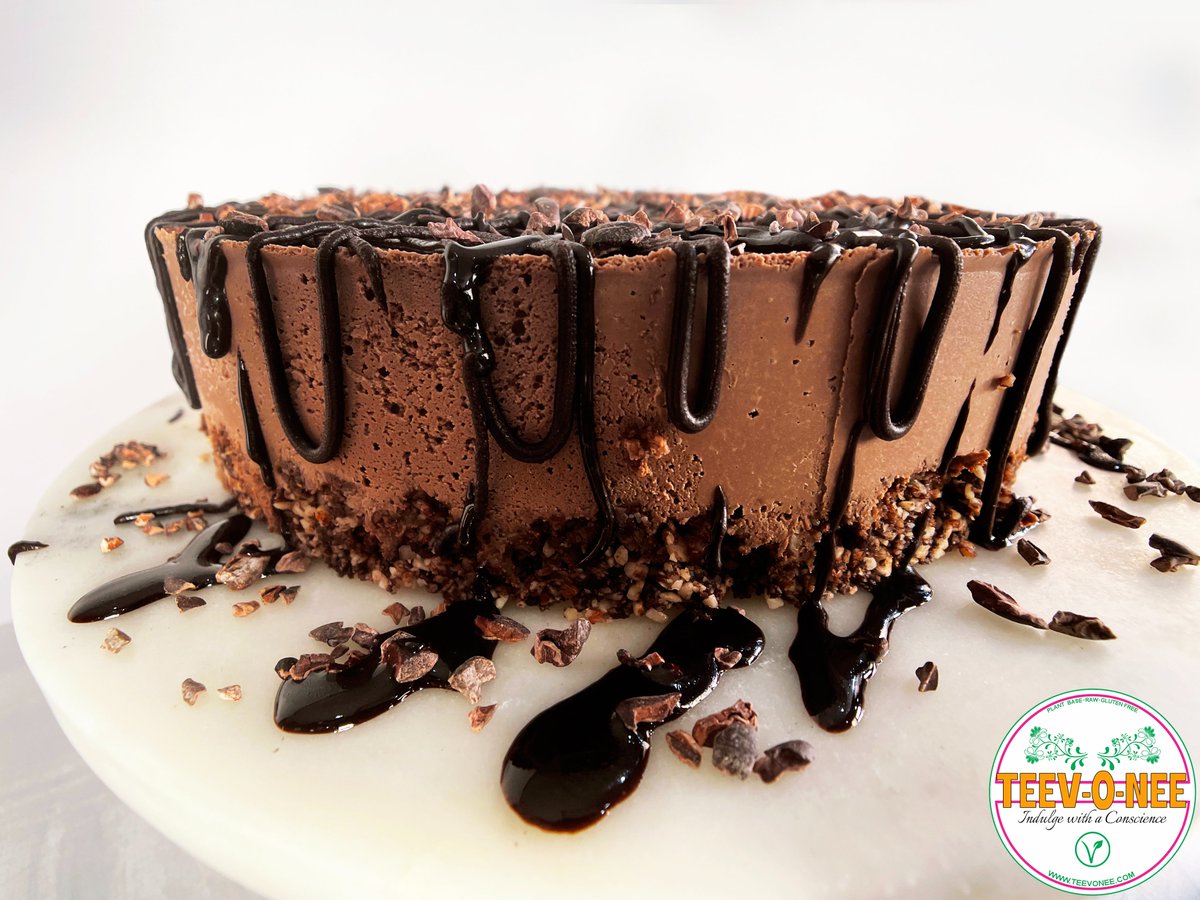 teevonee's tweet photo. Life's like a box of chocolates, you never know what you're going to get. Unless it's a TRIPLE CHOCOLATE slice of #VEGAN cheesecake from @Teevonee, which will help you to forget about your stress and "Indulge With A Conscience" while you decompress. Would you like a slice? https://t.co/cEfYQwfOA0