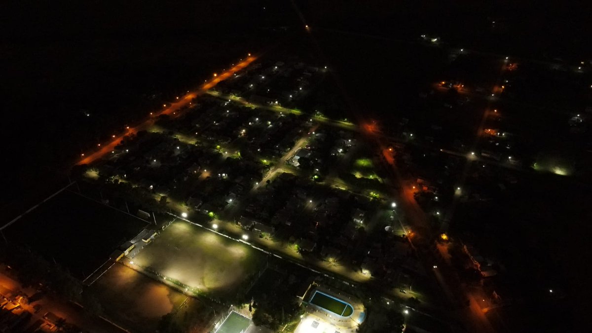 El día anterior. Ilumina con luces led y refuerza la infraestructura vial con ripio en uno de los barrios historicamente más postegados. Acción que junto con la presencia del dispositivo territorial CPC refuerza la seguridad de todos los vecinos.