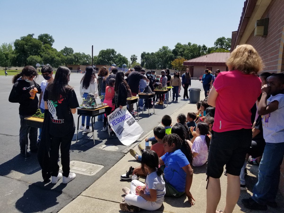WagnerHolt's tweet photo. Our 6th graders present their volcano projects to their 3rd grade buddies.
#OrcasStriveforAchievement
#CrossAgeBuddies
#CaringSchoolCommunity
@lodiusd https://t.co/jtthGmM9H5
