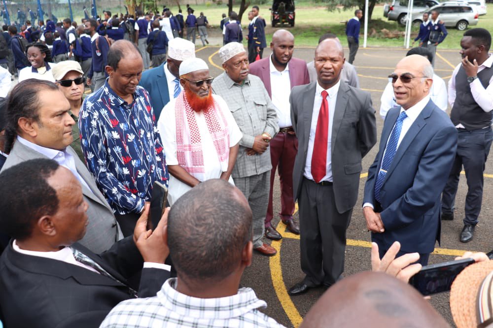 MPyusufhassan's tweet photo. I opened a beautiful badminton, volley ball &amp; basketball court at the Eastleigh High School funded by the school’s alumni. I also welcomed the chair of the alumni Jayant Tanna &amp; several other old boys of the school who had come from the UK &amp; thanked them for their support. https://t.co/Ga68dRv6g1