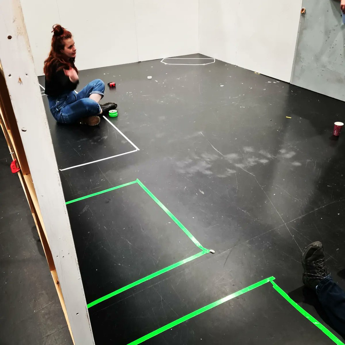 NiamhJayFilms's tweet photo. Clockmaker's Child (2022) 

Bts Pictures of our set build practice 

#narrative #shortfilm #studentfilm https://t.co/RpkKgPuUEU