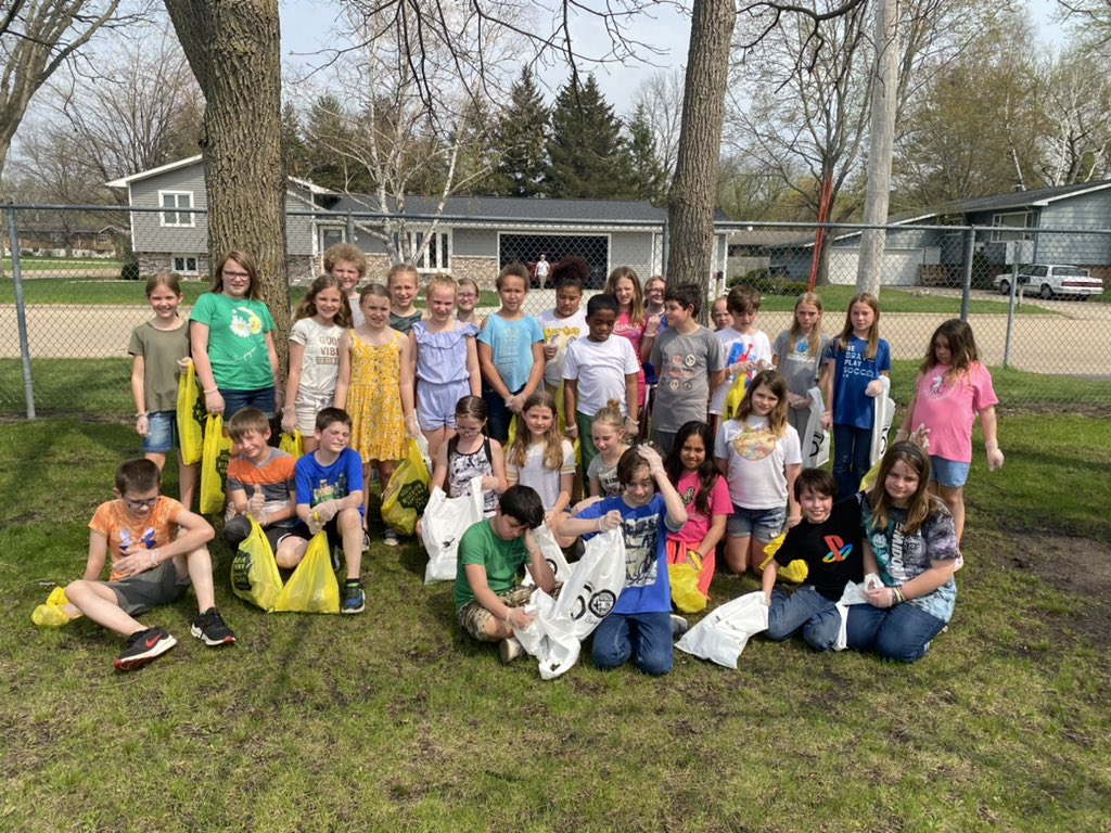 berlinschools's tweet photo. 4th graders keeping our school grounds clean!!! #berlinkindnessday2022 #claylambertonelementary #BASDPride https://t.co/gTtjlkpKEc
