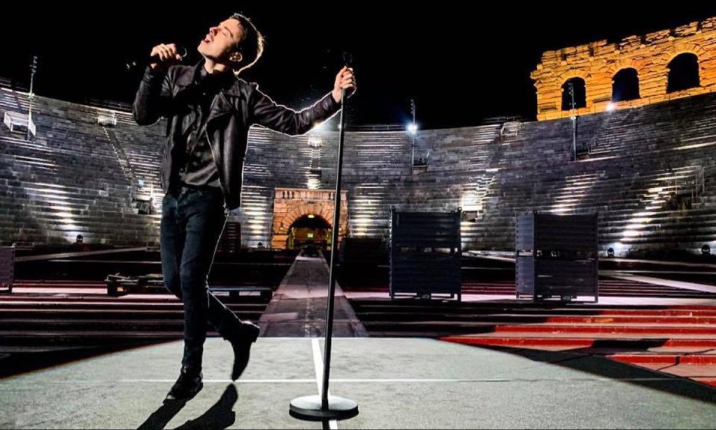 itsgiubi's tweet photo. dall’arena vuota circondata dal silenzio all’Europa che canta a squarciagola.
Diodato ha fatto rumore.
E ci ha commosso, ancora una volta. #Eurovision https://t.co/aMGN8vittu