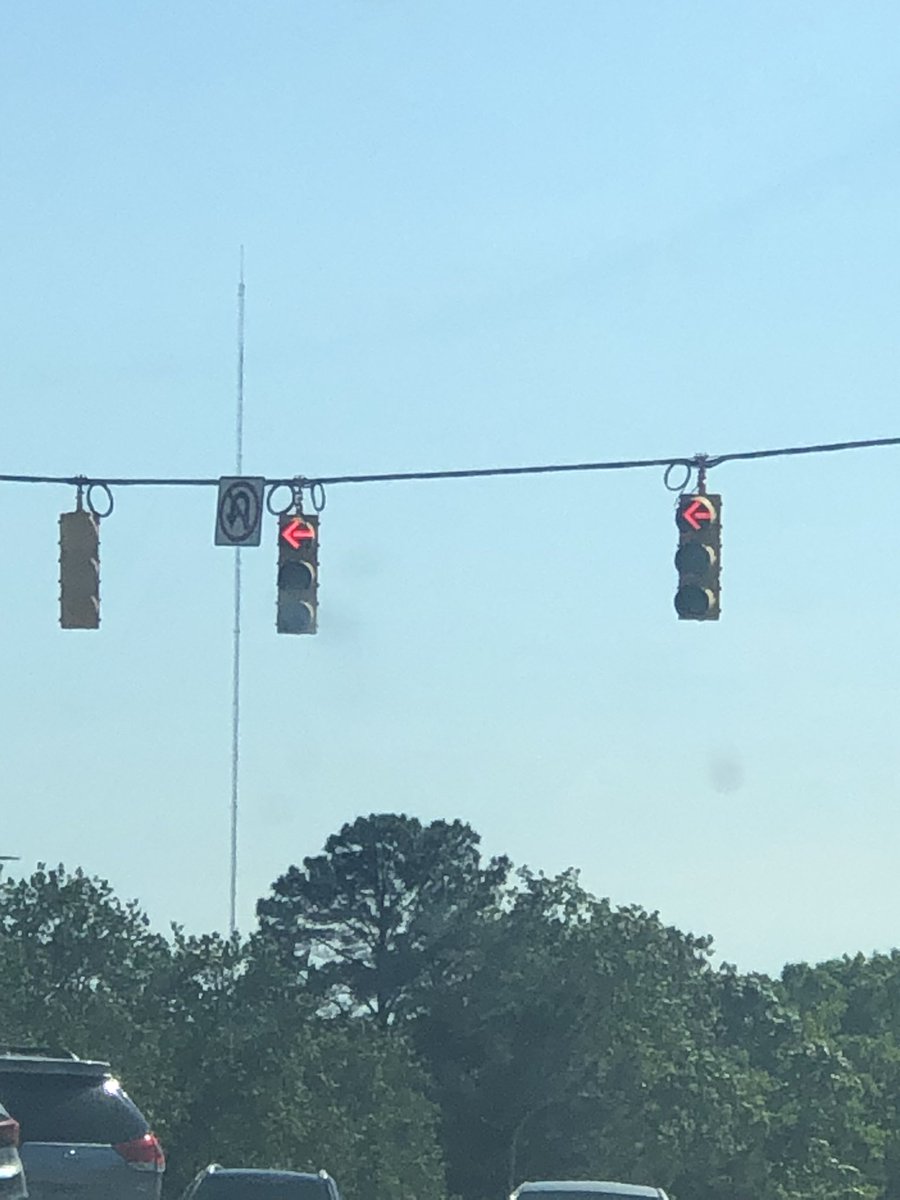 Thorstrousers's tweet photo. cancelling this traffic light https://t.co/DfPUOmBrf0