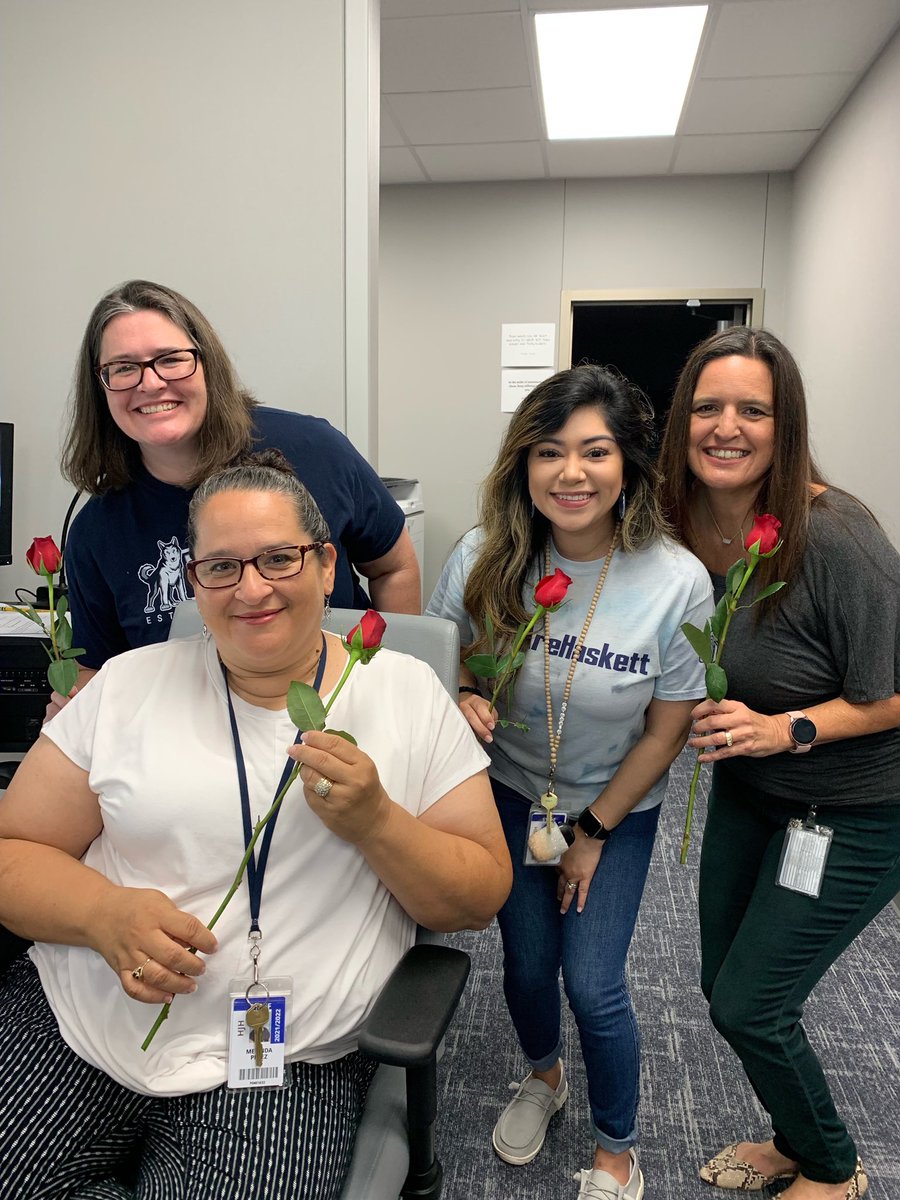 DecemberDJones's tweet photo. Thank you so much @coach_ro_12 for the lovely Mother’s Day rose ♥️🌹such a sweet surprise!! @Melinda41349687 @JAC7796 @provost_liz #wearehaskett #mothersday2022 @HaskettJH https://t.co/cC9EMqnObD