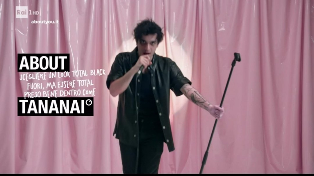 aleferaz's tweet photo. LA PUBBLICITÀ CON TANANAI NEL MEZZO DELL'EUROVISION DOPO CHE LUI SI ERA CONGEDATO DA SANREMO CON "CI VEDIAMO ALL'EUROVISION RAGA" QUESTA È LA SUA RIVINCITA

#Eurovision #Eurovision2022 #EscIta https://t.co/iaMUTVZe5L