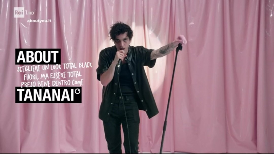 aleferaz's tweet photo. LA PUBBLICITÀ CON TANANAI NEL MEZZO DELL'EUROVISION DOPO CHE LUI SI ERA CONGEDATO DA SANREMO CON "CI VEDIAMO ALL'EUROVISION RAGA" QUESTA È LA SUA RIVINCITA

#Eurovision #Eurovision2022 #EscIta https://t.co/iaMUTVZe5L