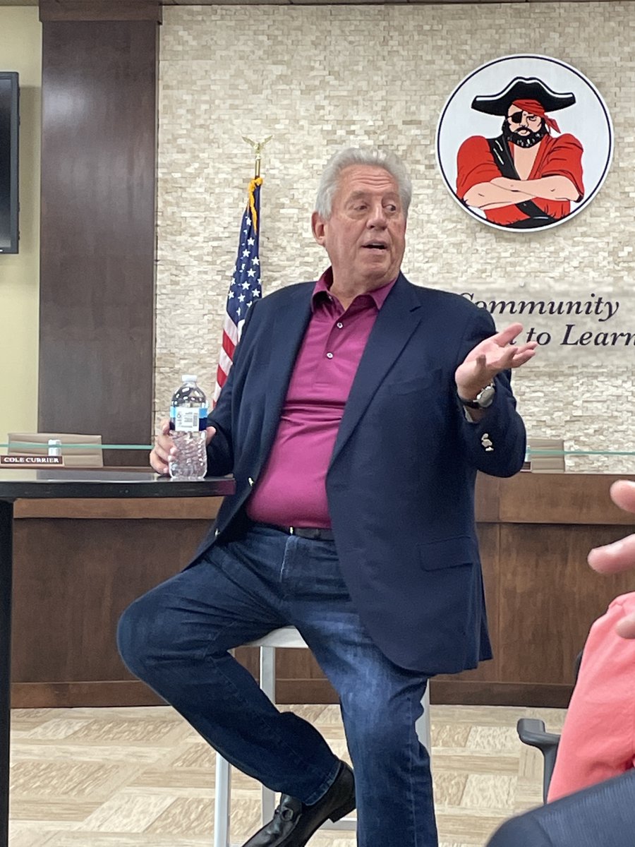 bransonschools's tweet photo. It was an honor to host @TheJohnCMaxwell today to listen to a presentation on leadership and transformation in our schools! Area school leaders were invited to attend to hear his inspiring words. Many, including Dr. Swofford, were able to have their personal books signed! https://t.co/vQAvVWe2n8