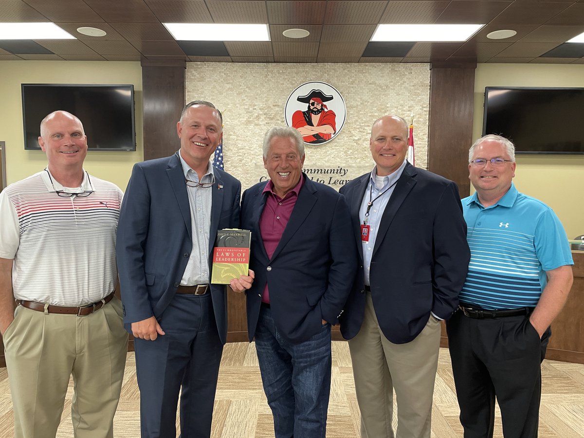 bransonschools's tweet photo. It was an honor to host @TheJohnCMaxwell today to listen to a presentation on leadership and transformation in our schools! Area school leaders were invited to attend to hear his inspiring words. Many, including Dr. Swofford, were able to have their personal books signed! https://t.co/vQAvVWe2n8