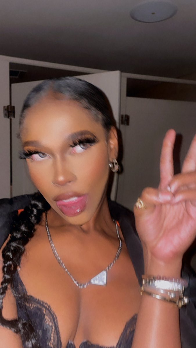 GoddessIndo's tweet photo. He mad he can’t leave me alone https://t.co/XQfyxPMiy3
