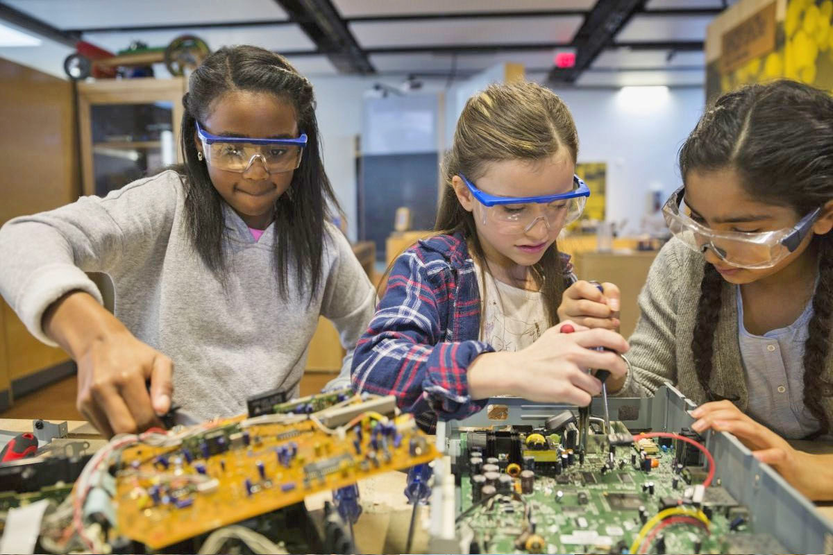 Calling all #educators! ✨ OPERATION MINERVA is this Saturday! Connecting grade 8 girls to women and gender diverse people in #science.✨ Virtual workshop, 9:00 AM - 2:30 PM! Click here to register your students:bit.ly/3OtZZSw  <a href="/blacklinesafety/">Blackline Safety</a> <a href="/AWSNSocial/">Alberta Women in Science Network</a> <a href="/EnerplusCorp/">Enerplus Corporation</a>