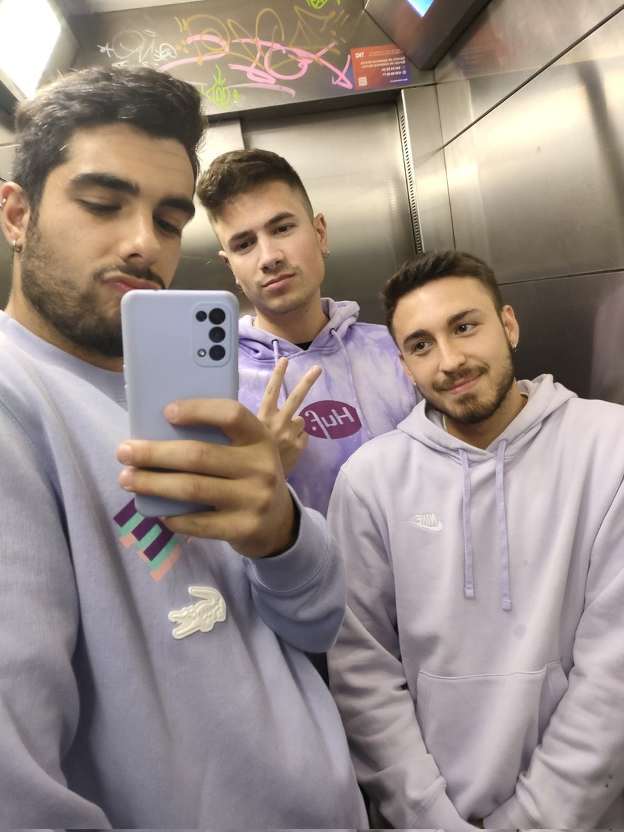JosePanardo's tweet photo. + "Oye me dejas tu trabajo?"
- "Sí, pero que no se note que lo copiaste" https://t.co/0QUvBmX6n7