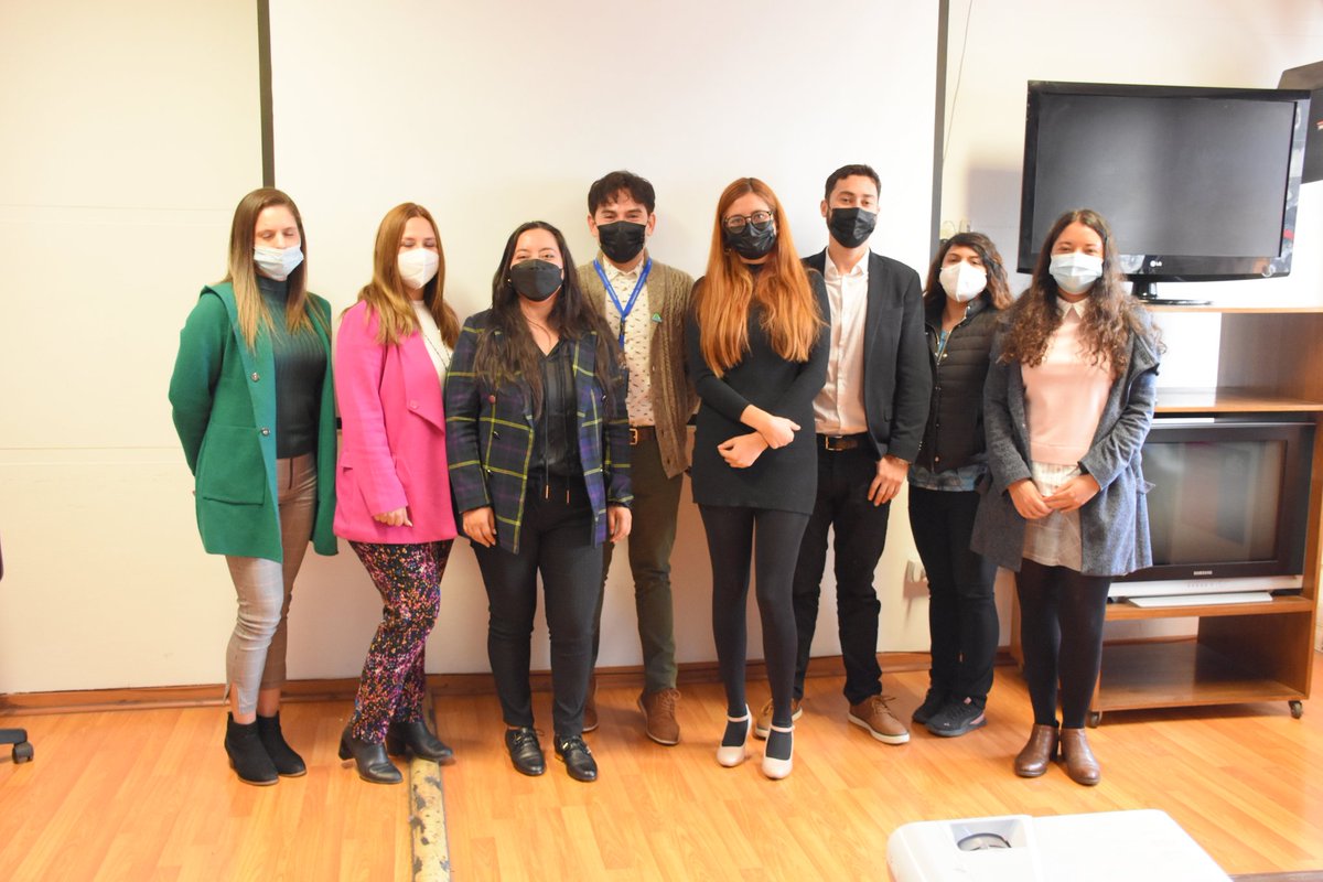 AntofagastaSpd's tweet photo. Hoy en la entrega semestral de los Resultados de Implementación del equipos Lazos #ProgramaLazos junto al Seremi de Justicia y DDHH Cristóbal Orellana @OrellanAntofa y Coordinadora Regional de la @SubPrevDelito Catalina Zuleta. Reconocimiento a la mejor Adherencia MTS Nacional https://t.co/8QiZuj3VyD