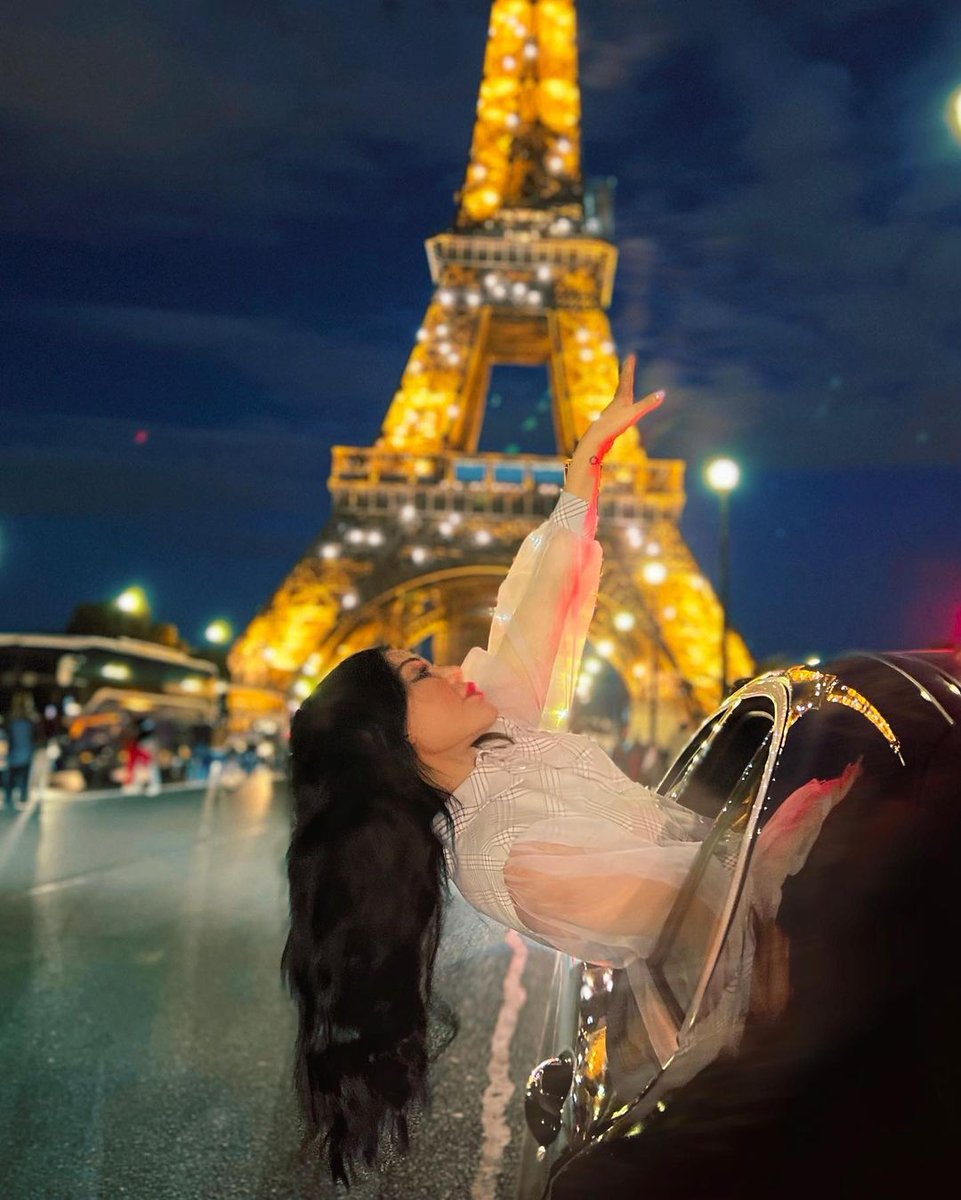aserahly's tweet photo. إطلاله😍ولا أروع💥
ل الفنانه🎤 #هيفاء_وهبي 🎼 من شوارع #باريس 🗼
@HaifaWehbe
 https://t.co/pc8J3XdMgX