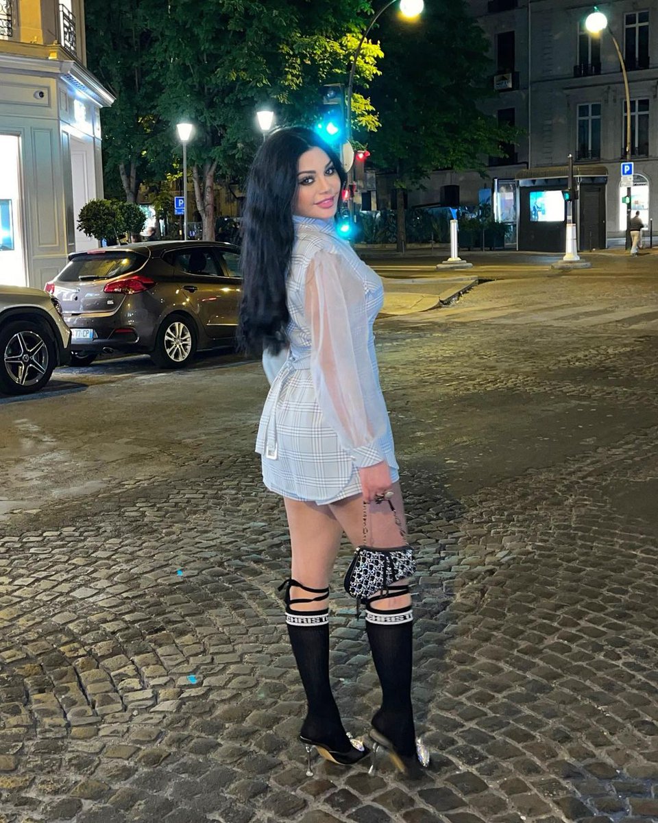 aserahly's tweet photo. إطلاله😍ولا أروع💥
ل الفنانه🎤 #هيفاء_وهبي 🎼 من شوارع #باريس 🗼
@HaifaWehbe
 https://t.co/pc8J3XdMgX