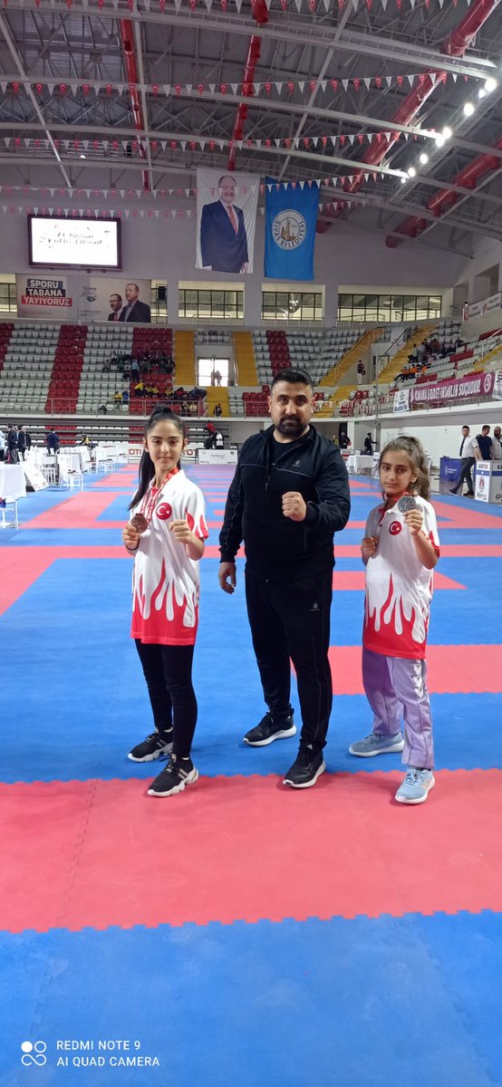 KarateTarsus's tweet photo. Minik yıldız Türkiye karate şampiyonası zümrüt Zelal yasit 2012 37 kğ Türkiye 2. Balkan şampiyonası milli takımda Türkiye yi temsil edecek Betül öz 2009 39 kğ Türkiye 3. Hazar ülkeleri karate şampiyonası da milli takımda Türkiye yi temsil edecek https://t.co/u4fMs6p0bK