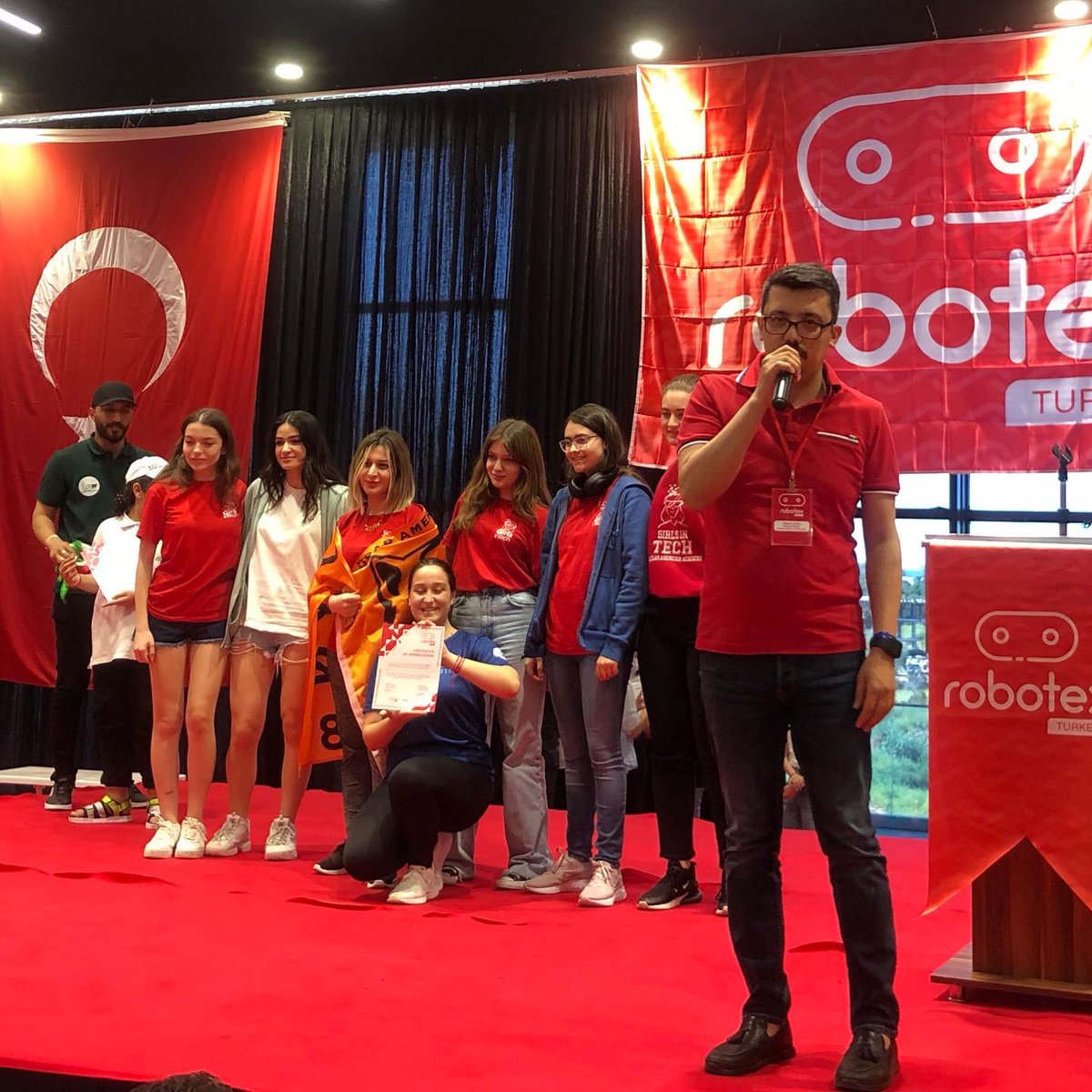 Robotex Türkiye yarışmasında "Kızların İtfaiyeciliği" kategorisine katılan takımlarımız Jüri Özel Ödülü’ne layık görülerek Estonya'da düzenlenecek olan finallere katılmaya hak kazandılar.
Ekiplerimizin malzeme sponsorluğunu üstlenen @altinayteknoloji 'ye de teşekkür ederiz💗